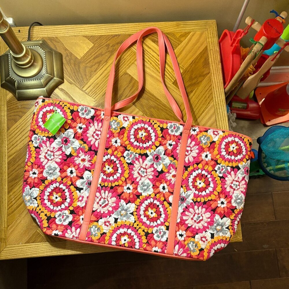 NWT Vera Bradley Trimmed Vera Traveler tote in Pixie Blooms